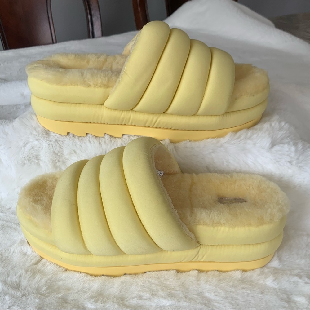 UGG MAXI SLIDE SLIPPERS